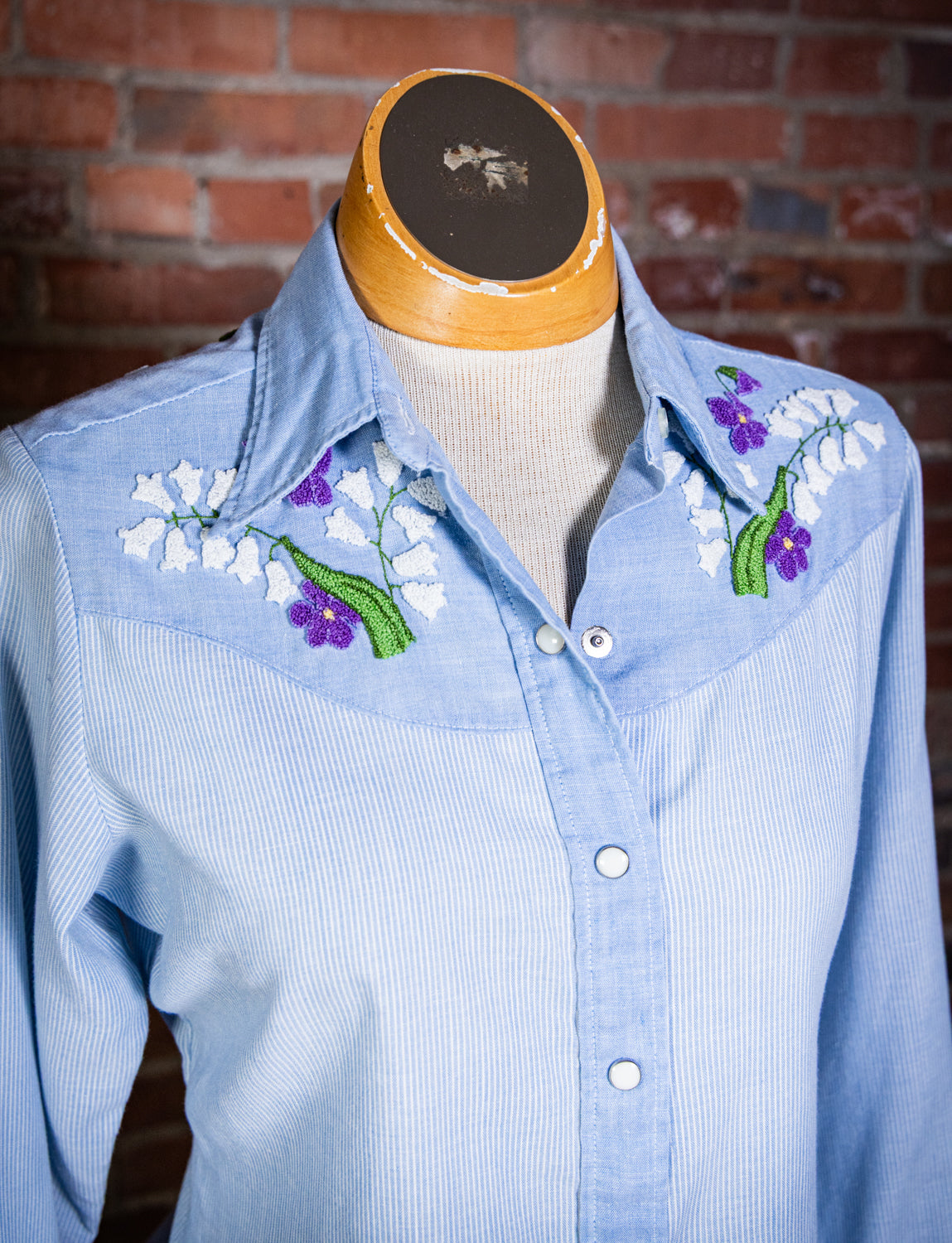 Vintage 70s Wrangler Women's Embroidered Striped Pearl Snap Medium