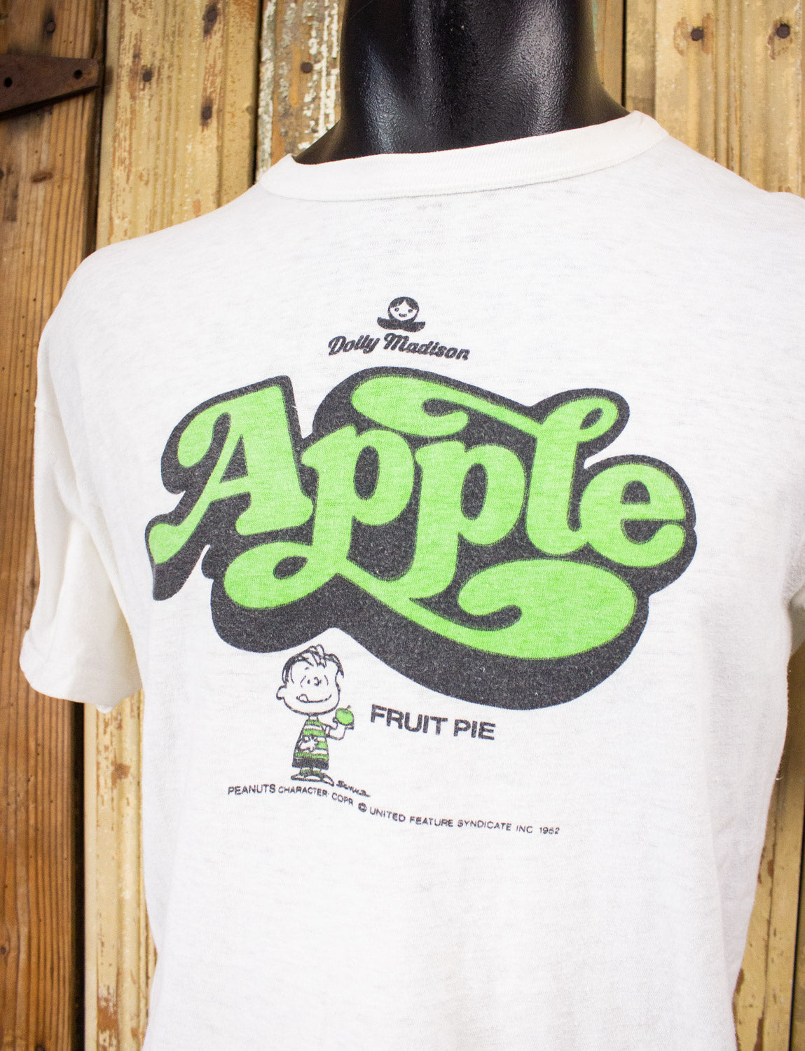 Vintage Apple Fruit Pie Peanuts Graphic T Shirt White 70s Medium