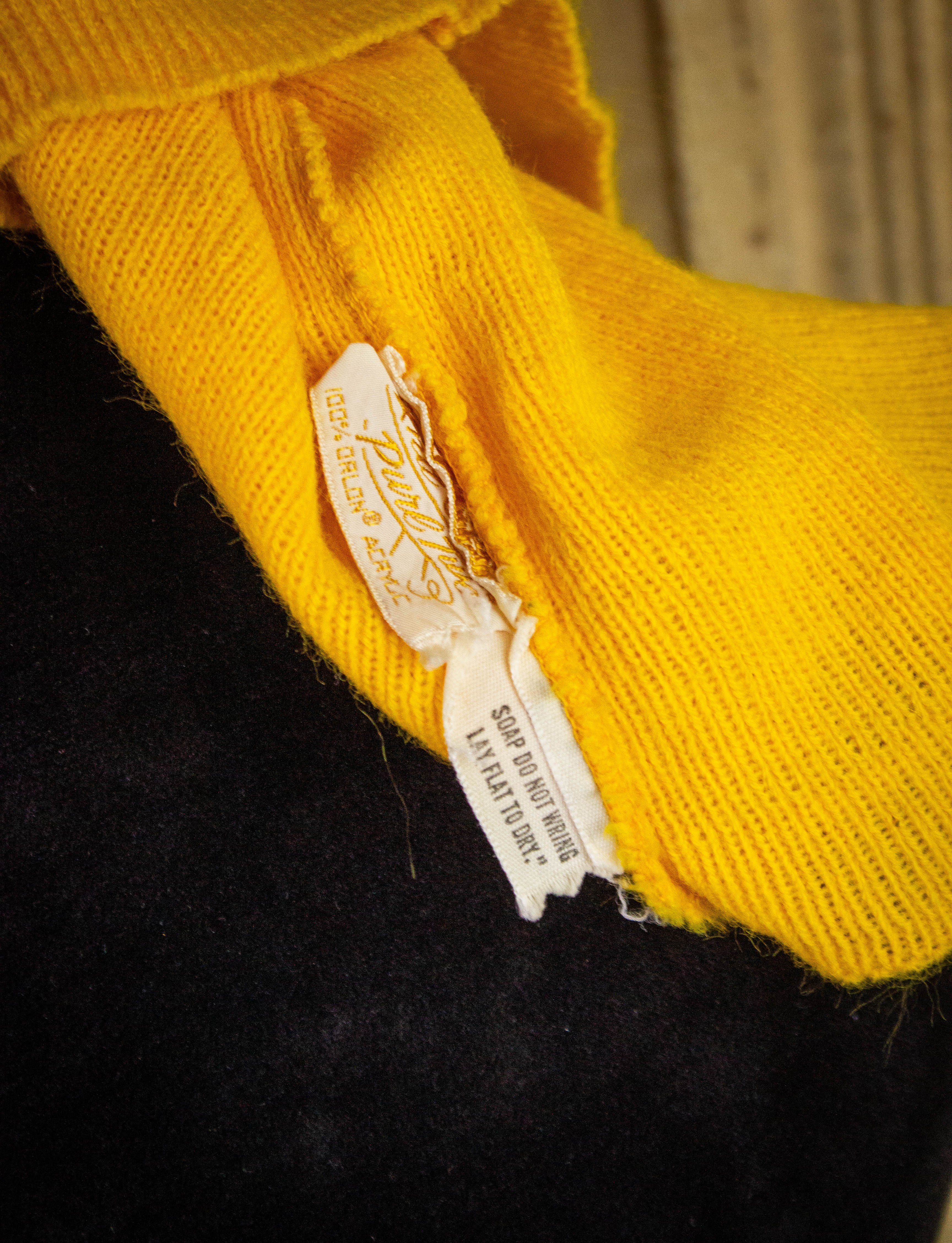 Vintage Knit One Turtleneck Sweater 70s Yellow XS – Black Shag Vintage