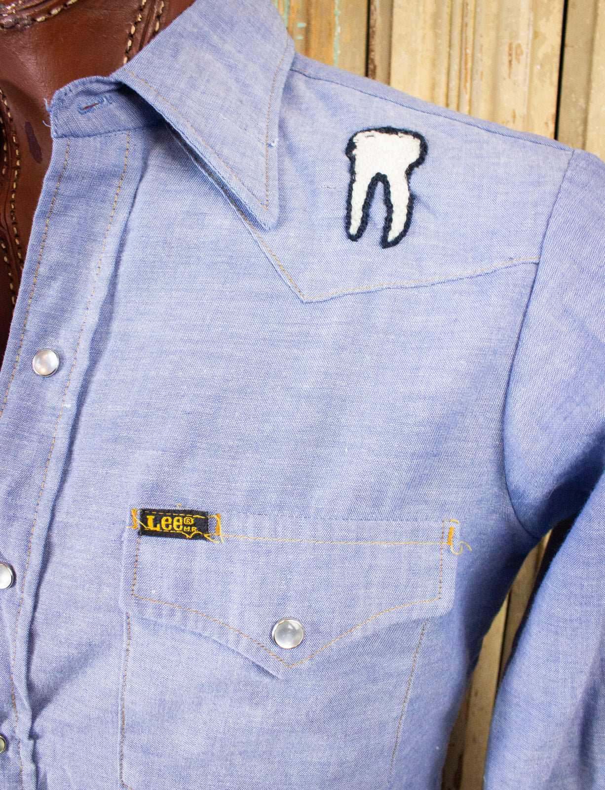Vintage Lee Dentist Embroidered Pearl Snap Chambray Denim Shirt 70s Large