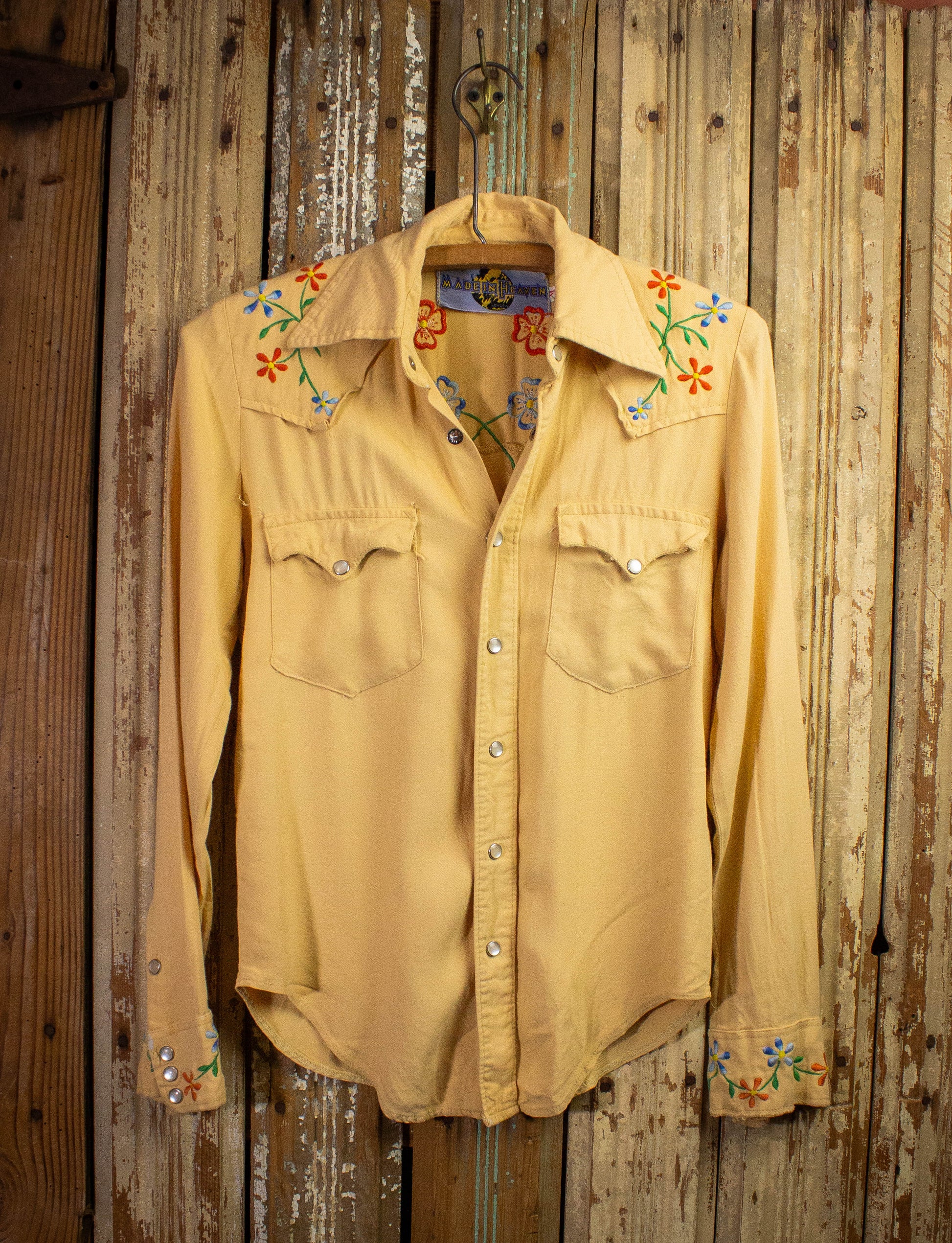dress shirt vintage 70s Wavy Stripes Long Sleeve Men Button Up Shirt, Retro Vintage Brown Yellow Print Buttoned Down Collar Casual Dress 1970 Disco Chest Pocket S / White