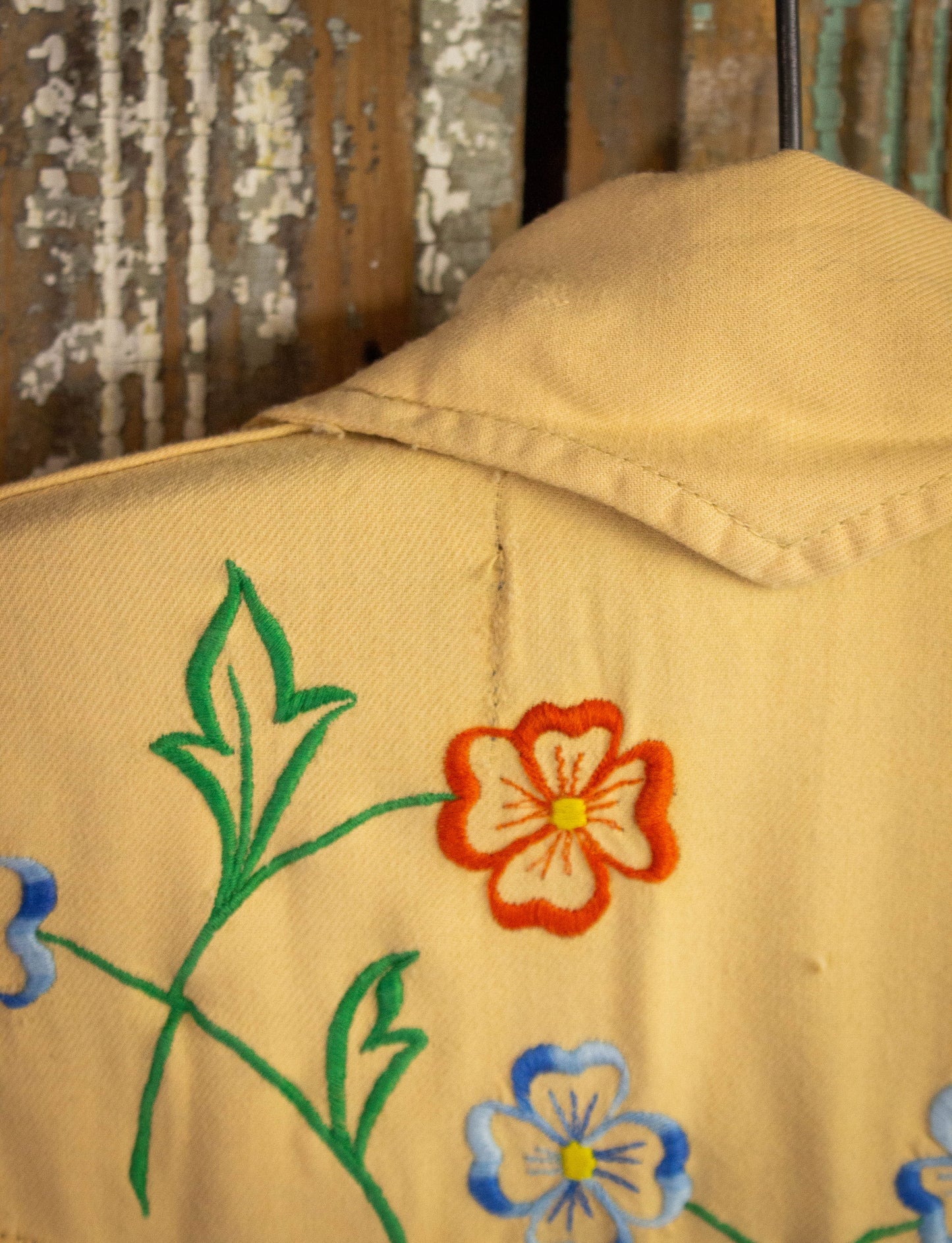 Vintage Made In Heaven Floral Embroidery Pearl Snap Western Shirt 70s Peach Small