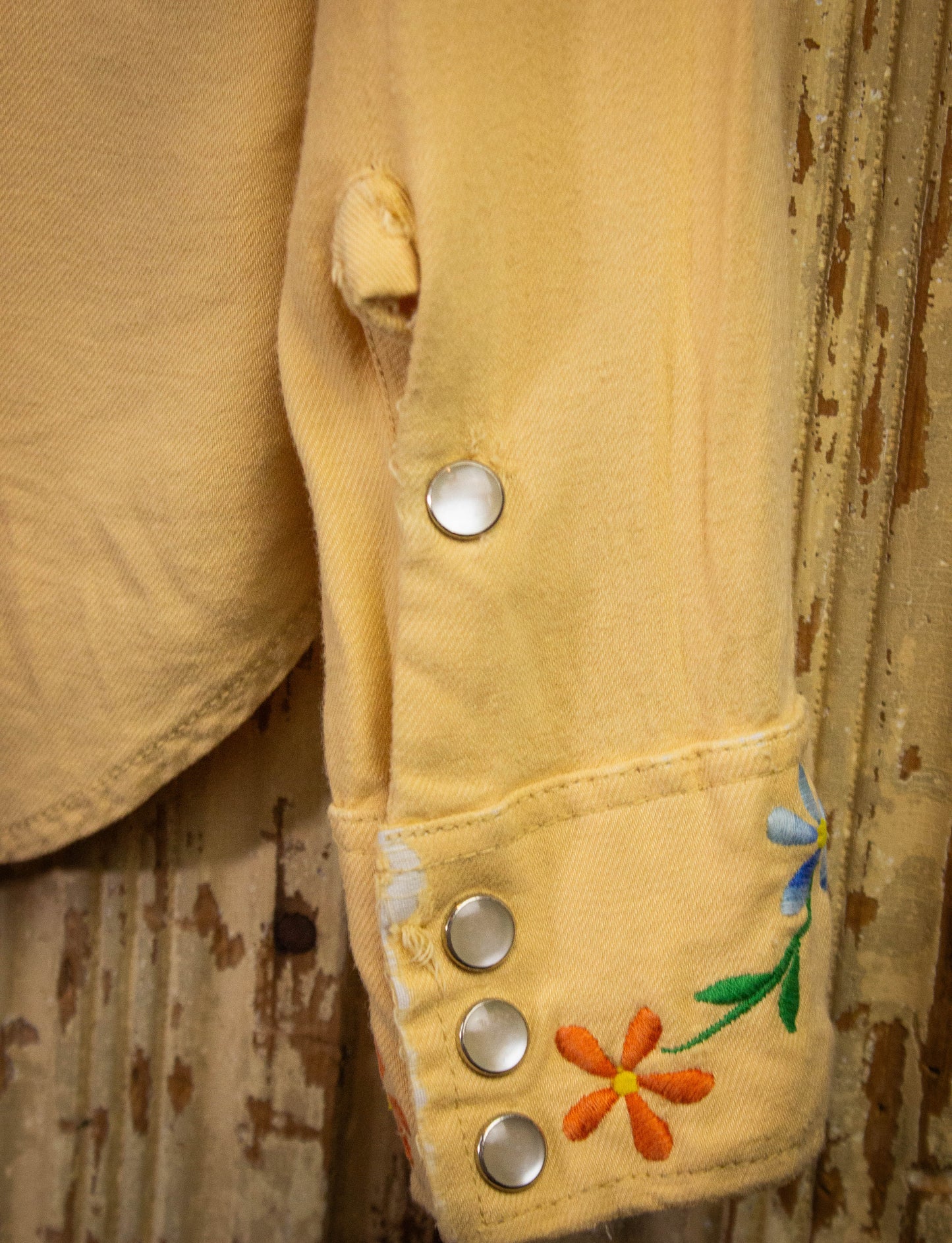 Vintage Made In Heaven Floral Embroidery Pearl Snap Western Shirt 70s Peach Small