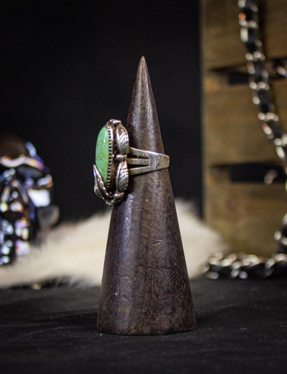 Vintage Sterling Silver Oval Turquoise with Feathers Ring Size 7