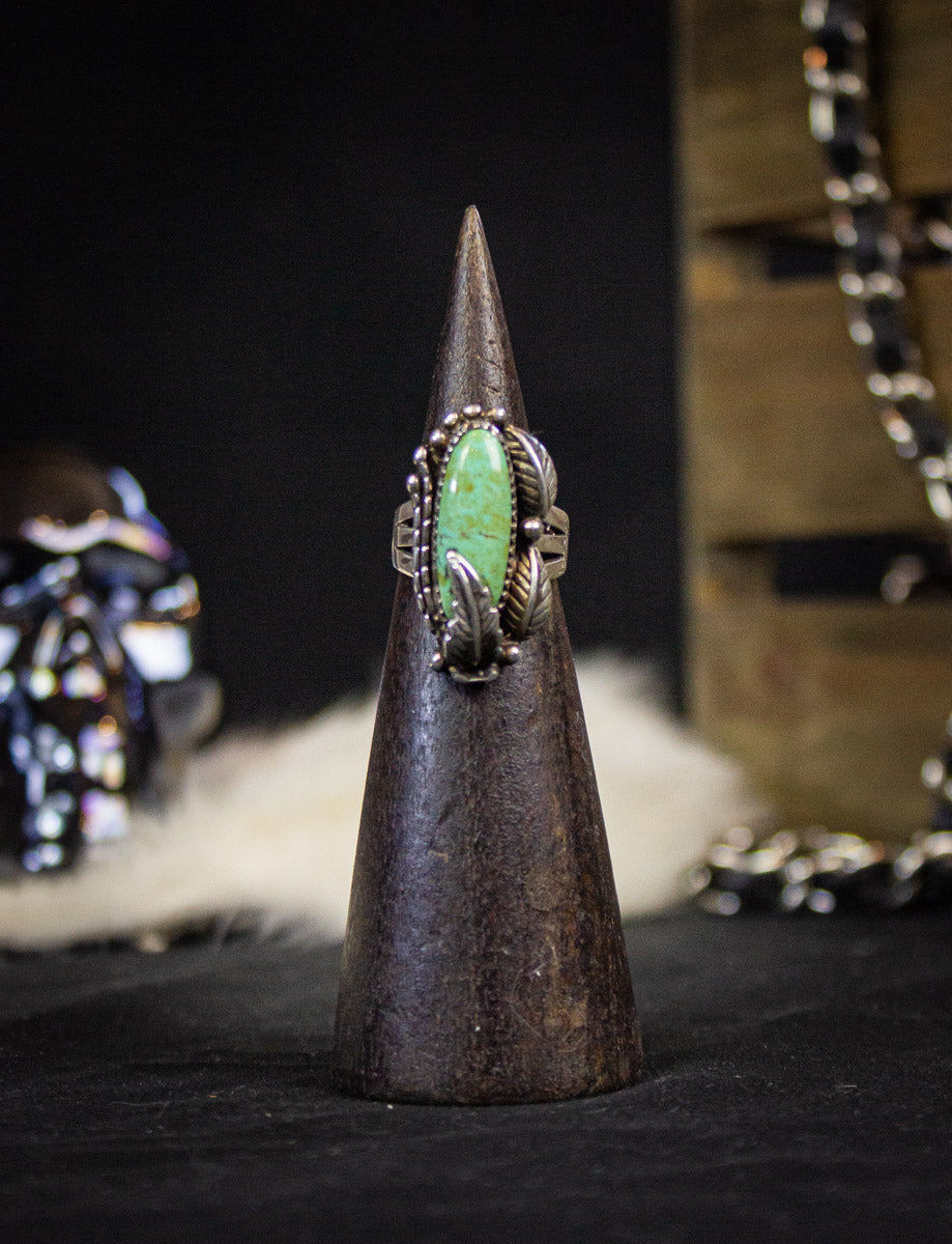 Vintage Sterling Silver Oval Turquoise with Feathers Ring Size 7