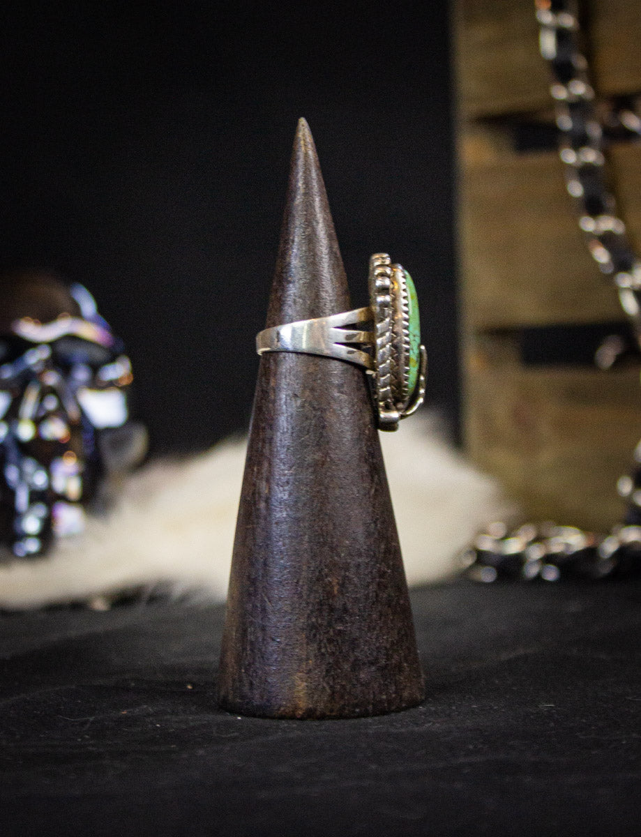 Vintage Sterling Silver Oval Turquoise with Feathers Ring Size 7