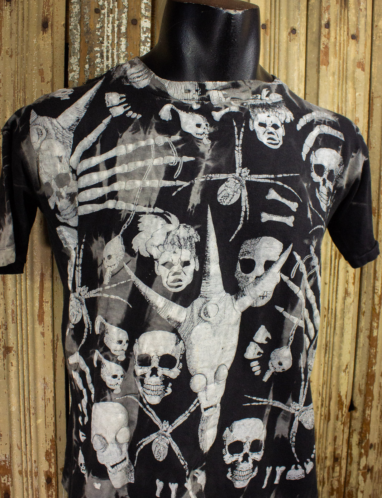 Vintage Skulls and Spiders Puffy Print Graphic T Shirt Medium