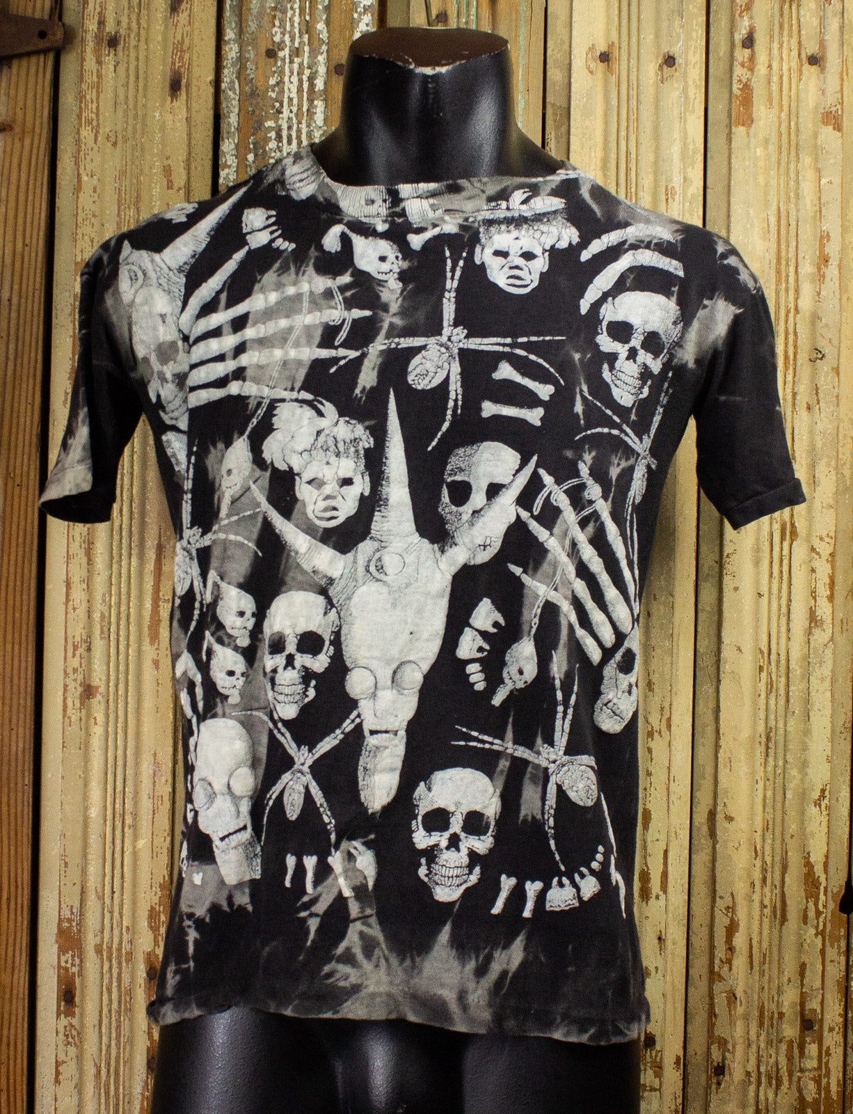 Vintage Skulls and Spiders Puffy Print Graphic T Shirt Medium