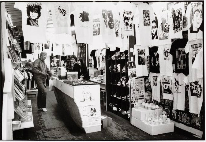 Vintage Artistique Et Sentimental The Devil in Disguise Graphic Cut Off T Shirt 80s Black Large