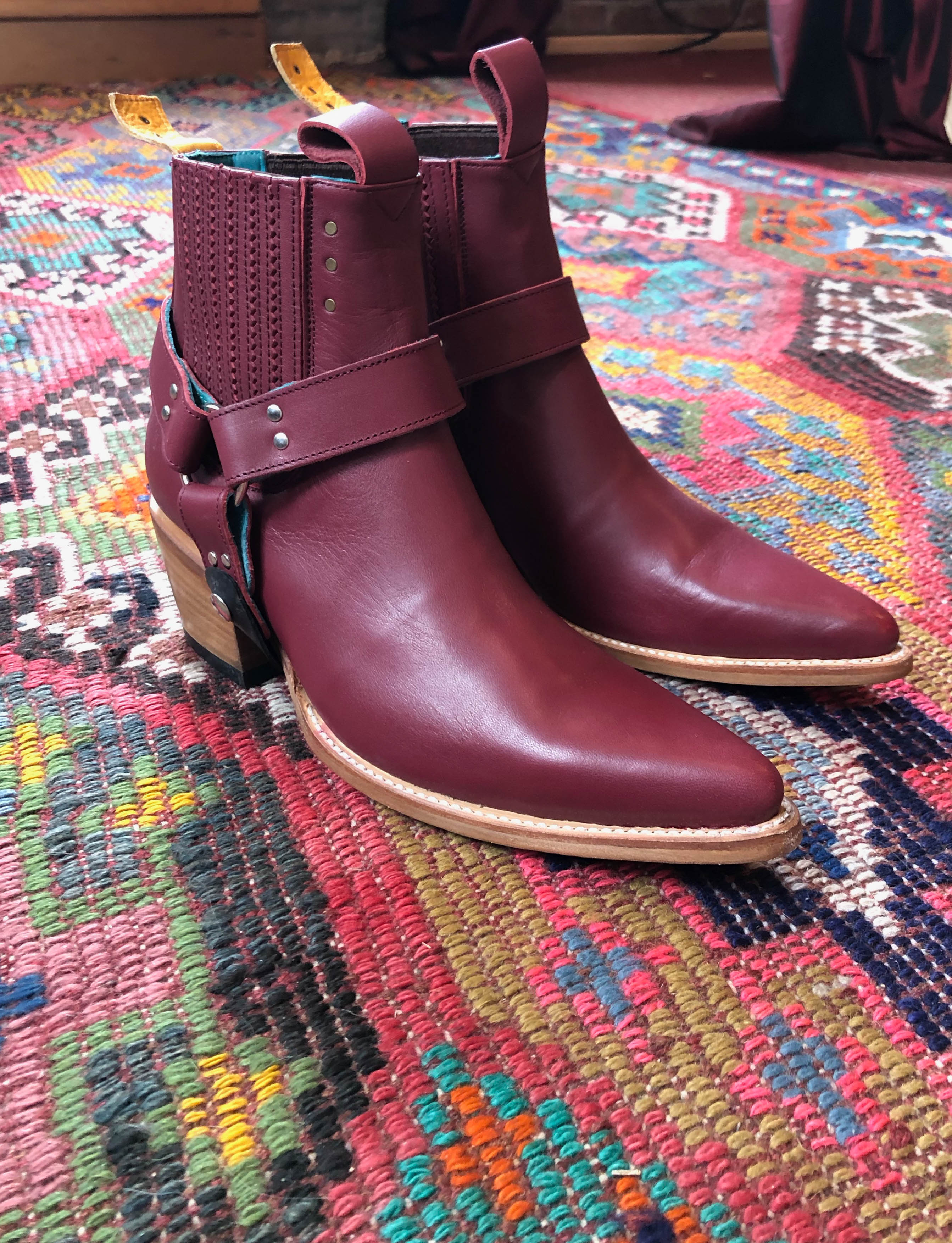 Frye dara hot sale chelsea boot