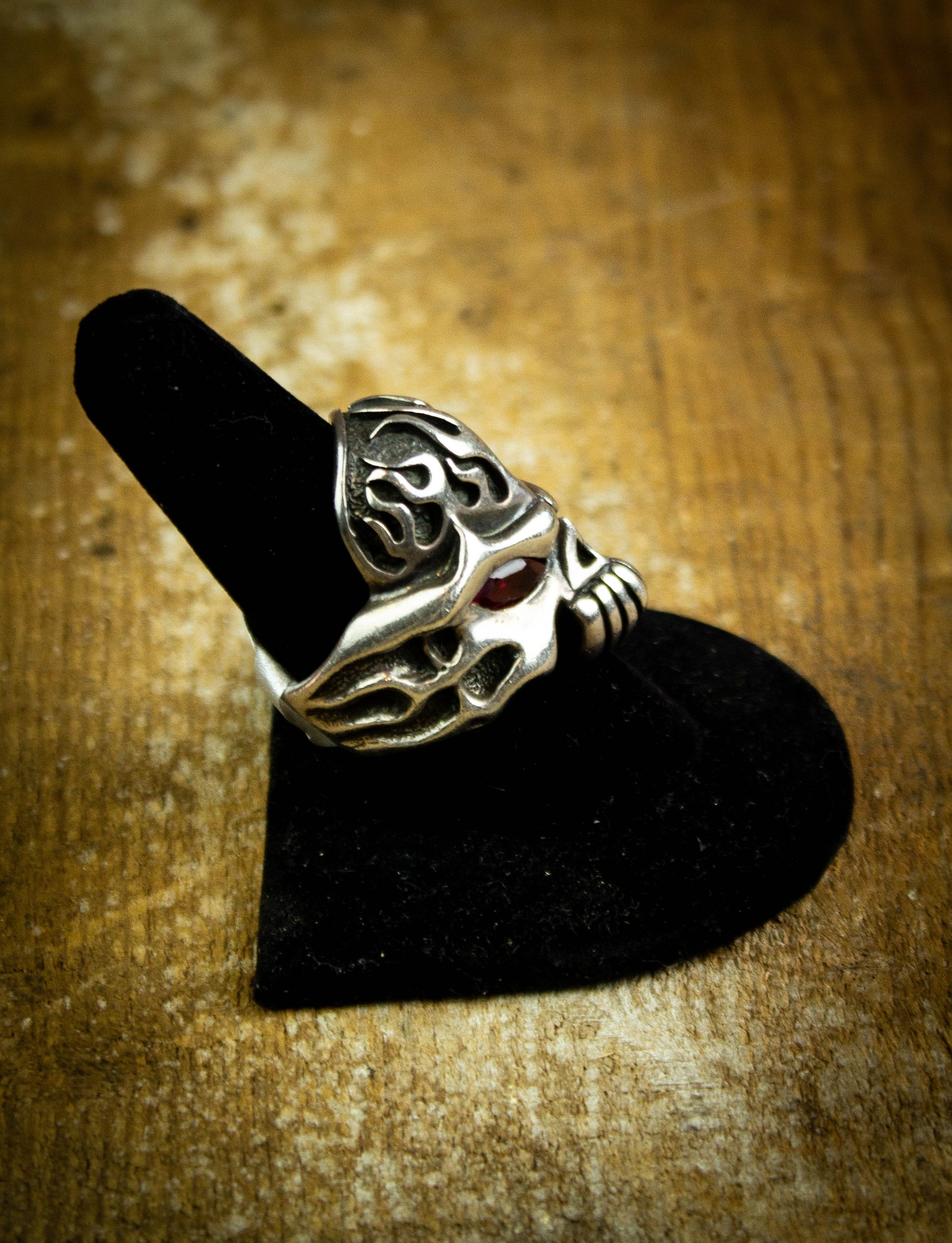 Sterling Silver Flaming Half Skull Ring With Garnet Eyes 925 Size 9.5