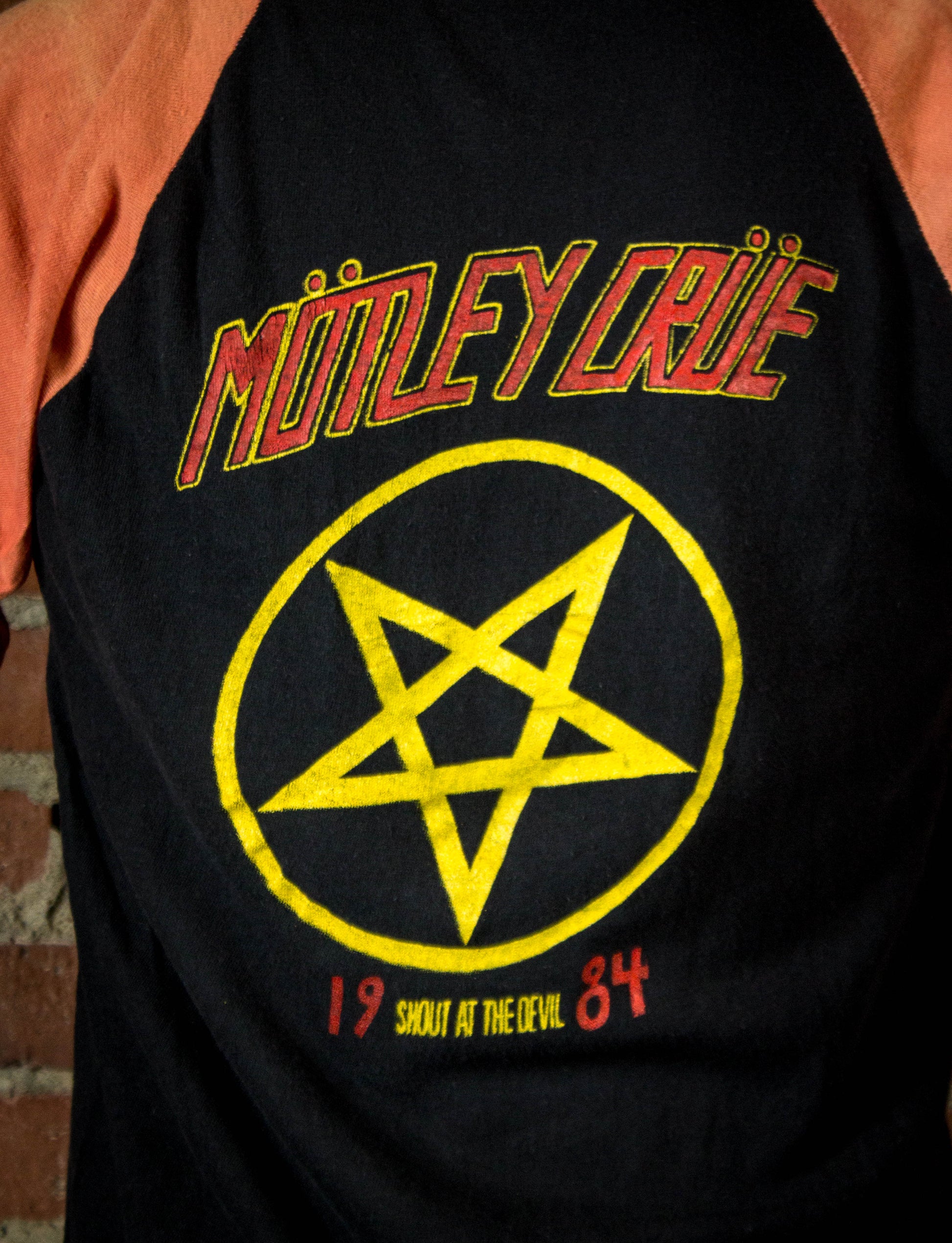 Vintage 1983 Motley Crue Shout At The Devil Jersey Bootleg Concert T Shirt Large