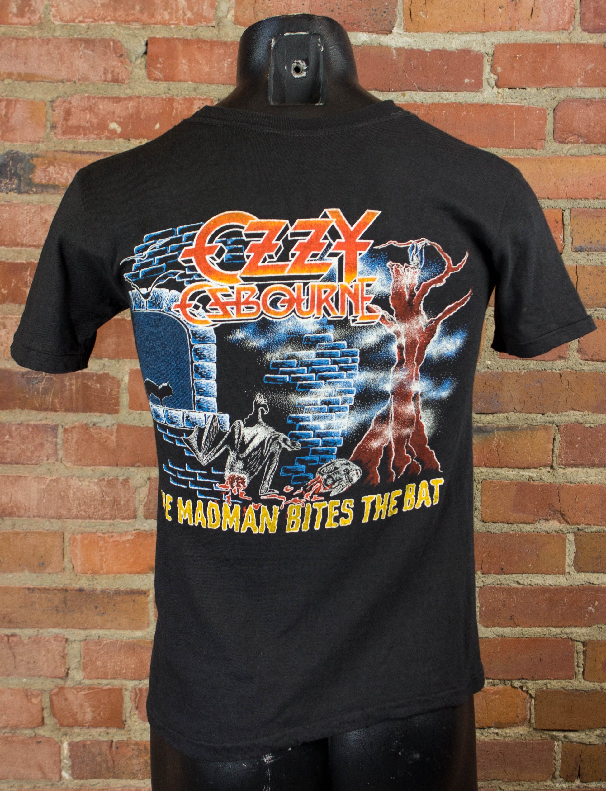 Vintage Ozzy Osbourne 1982 Diary of a Madman "The Madman Bites The Bat" Black Parking Lot Bootleg Concert T Shirt Unisex Small