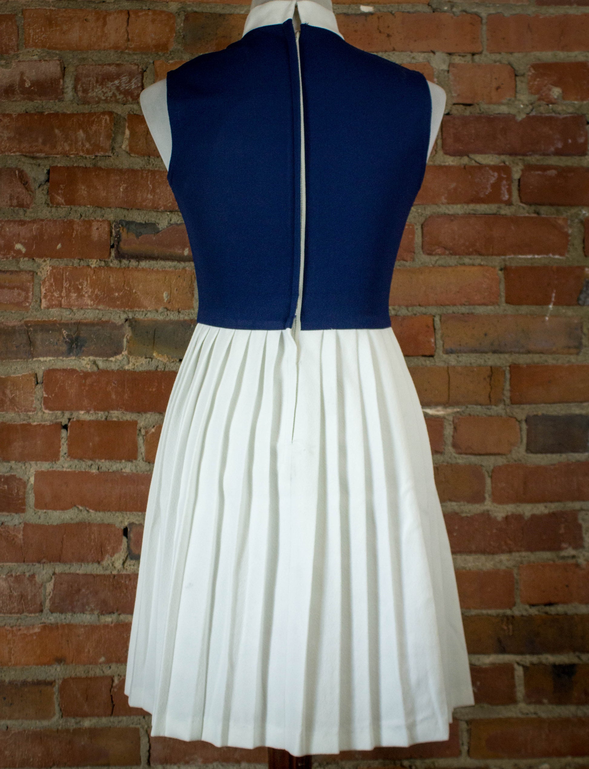 Vintage 70s Mod Style Blue White Pleated Dress Size Medium Black Shag Vintage Vintage 70s Mod Style Blue White Pleated Dress Size Medium Black Shag Vintage
