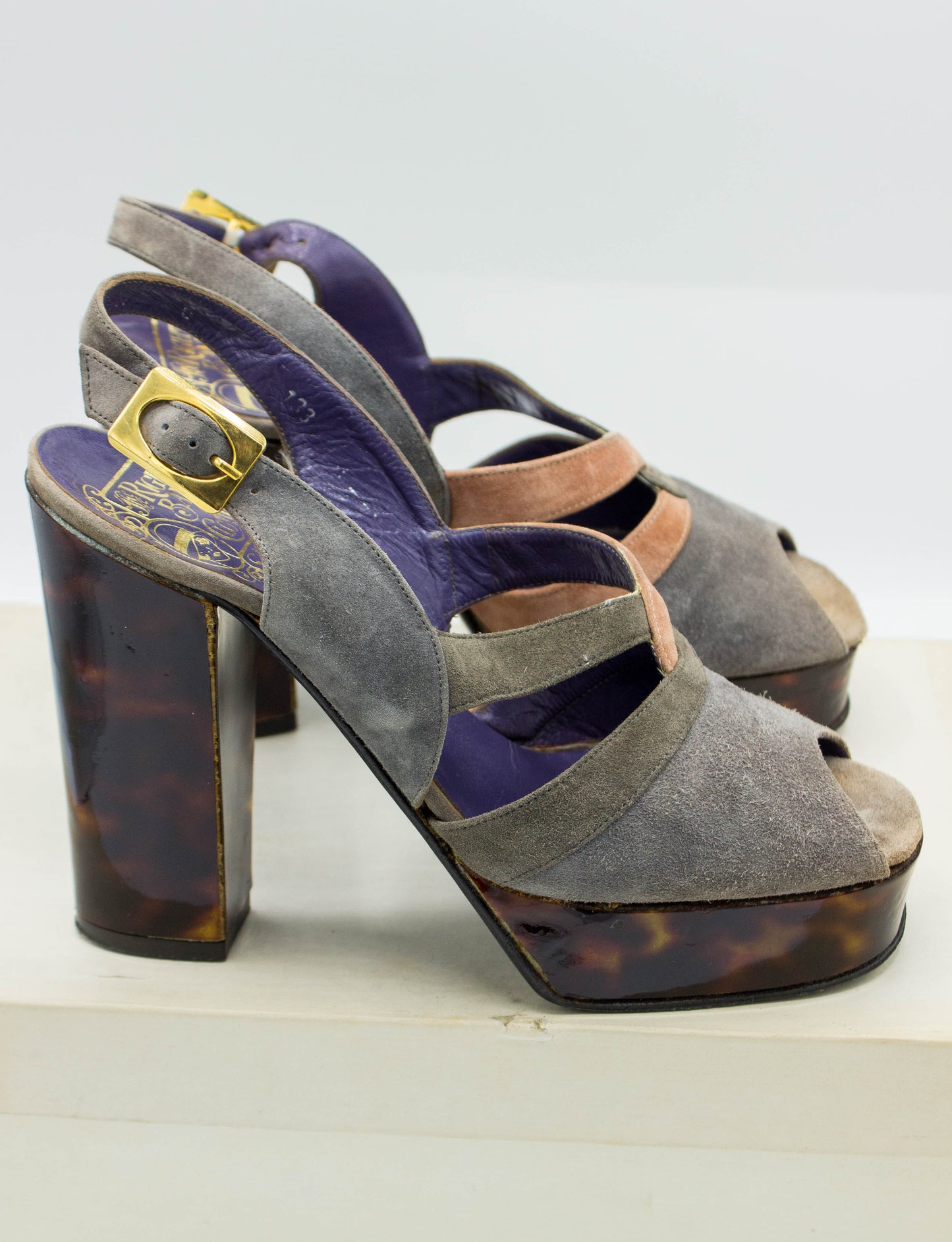 Vintage 1971 The Right Bank Clothing Co Rio Rose Grey Suede and Tortoise Strapped Heels Size 6