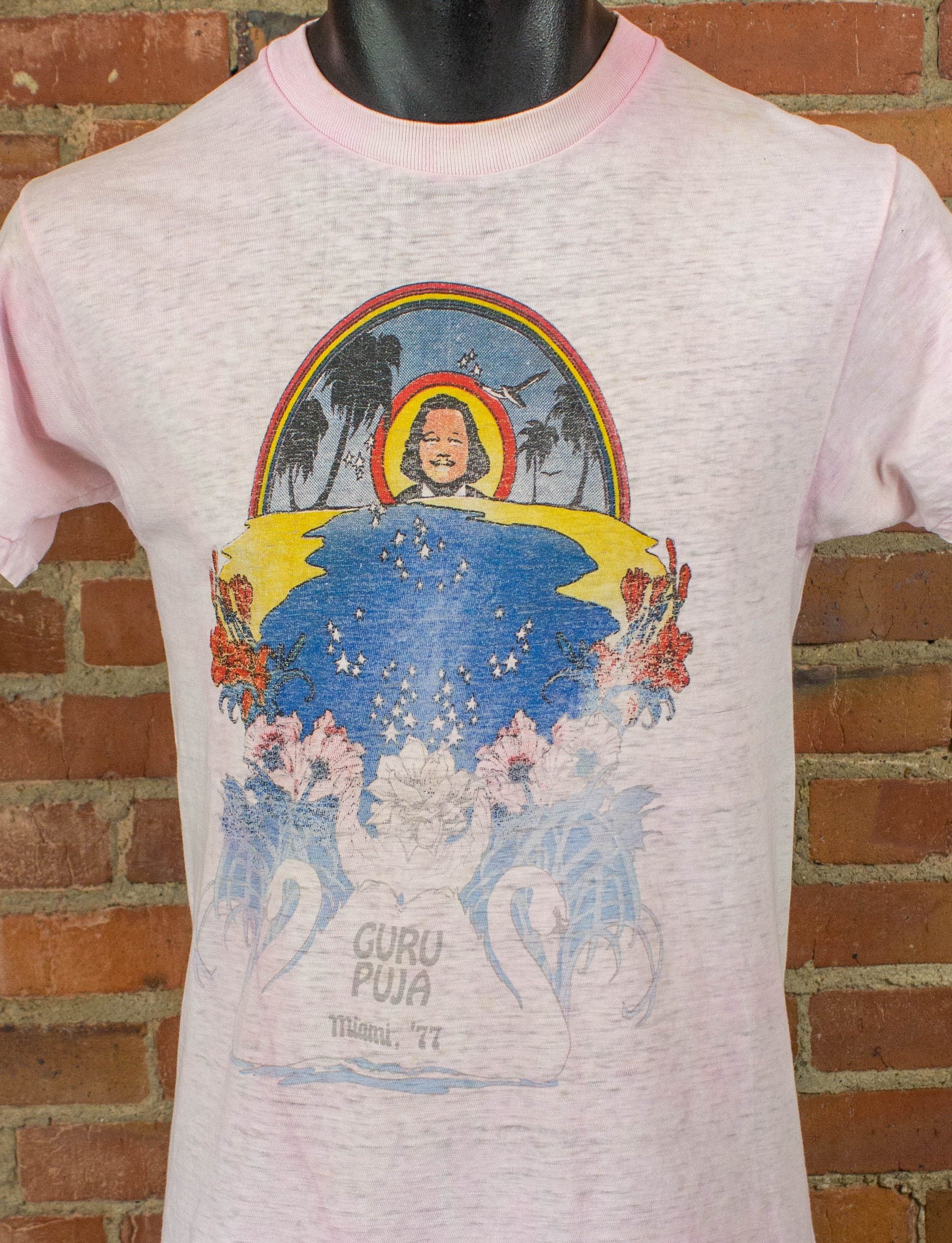 Vintage 1977 Guru Puja Miami Event Pink Graphic T Shirt Unisex Small-Medium
