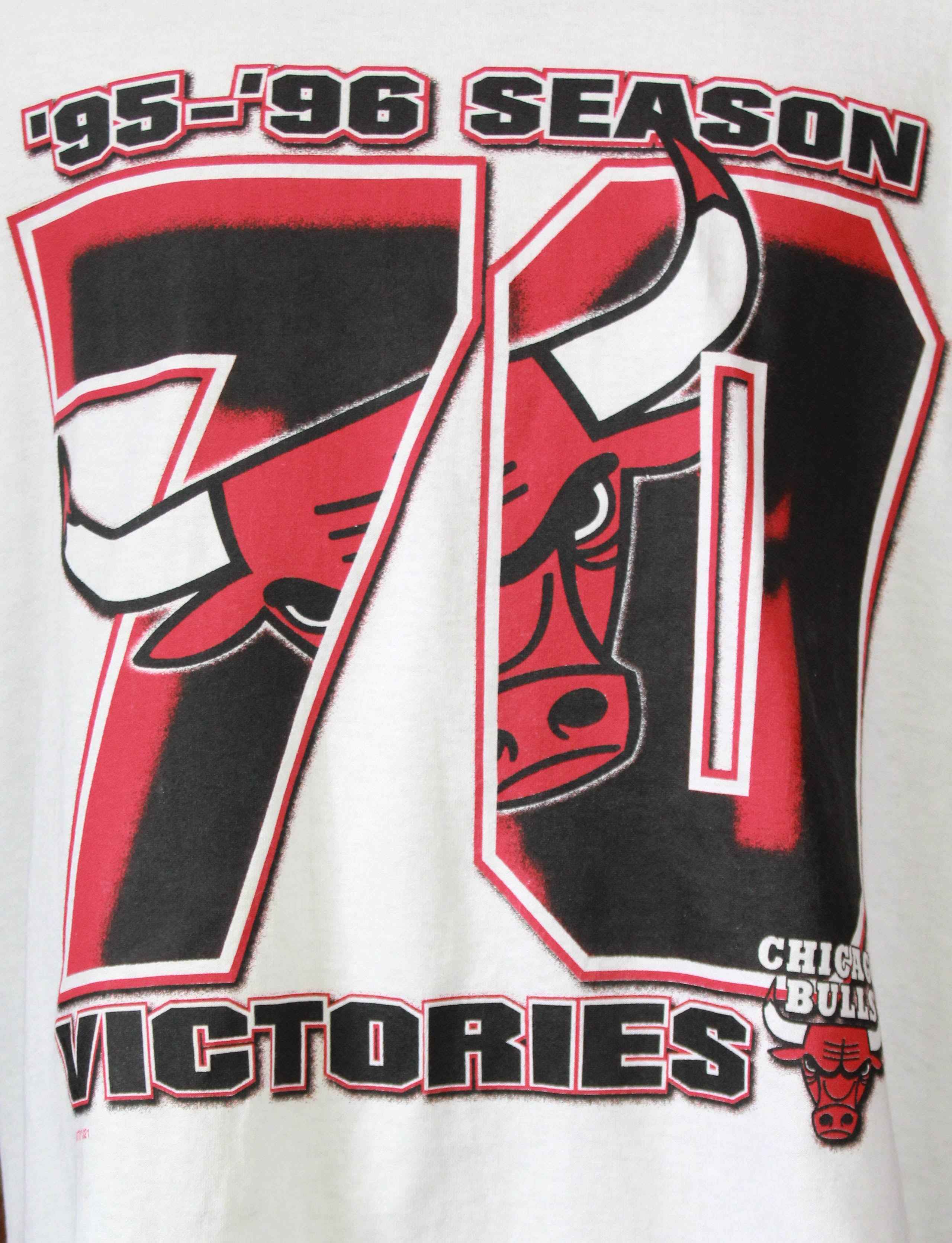 Vintage 1996 Chicago Bulls Graphic T Shirt NBA 70 Victories '95