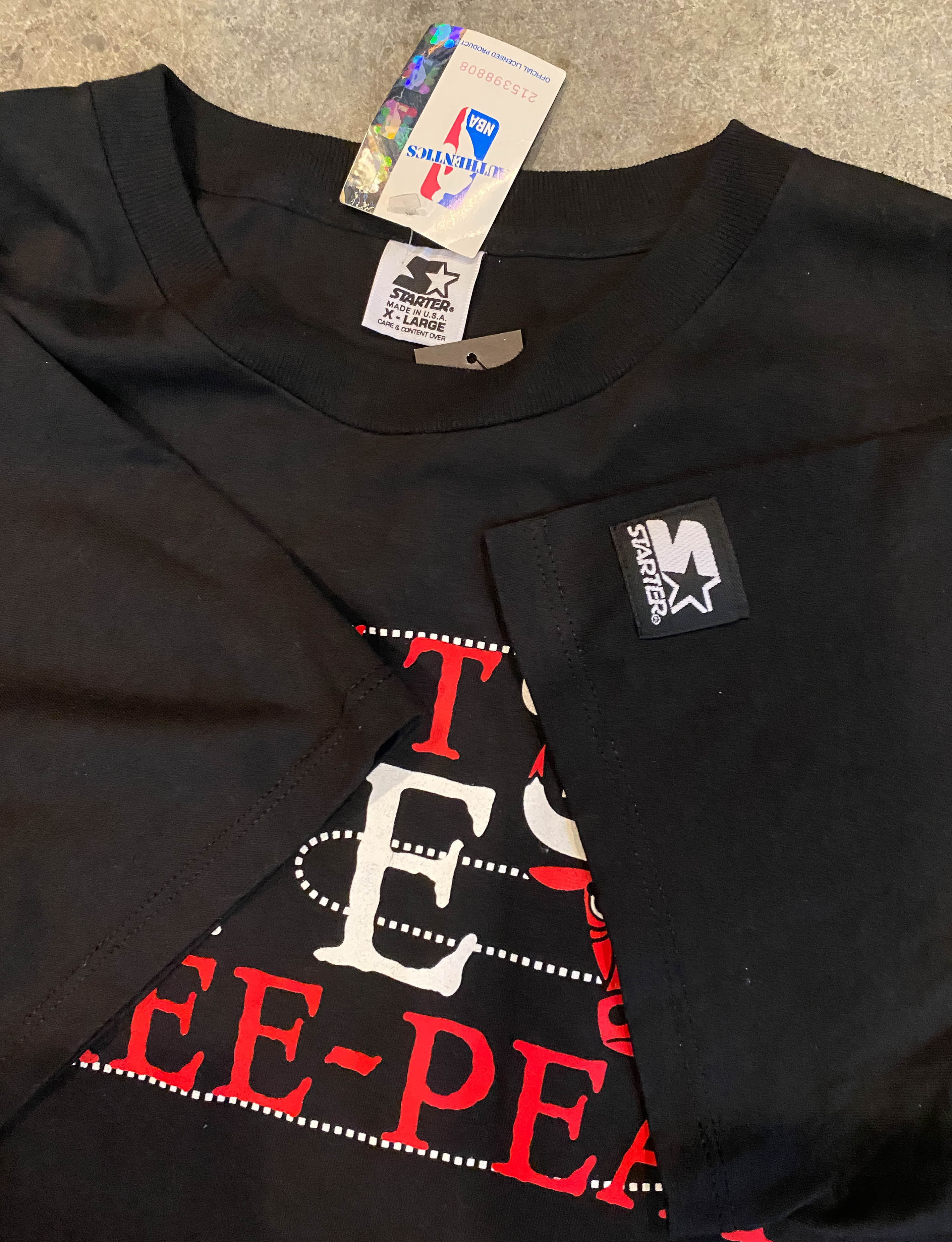 Vintage 1998 Chicago Bulls Graphic T Shirt NBA Repeat The Three