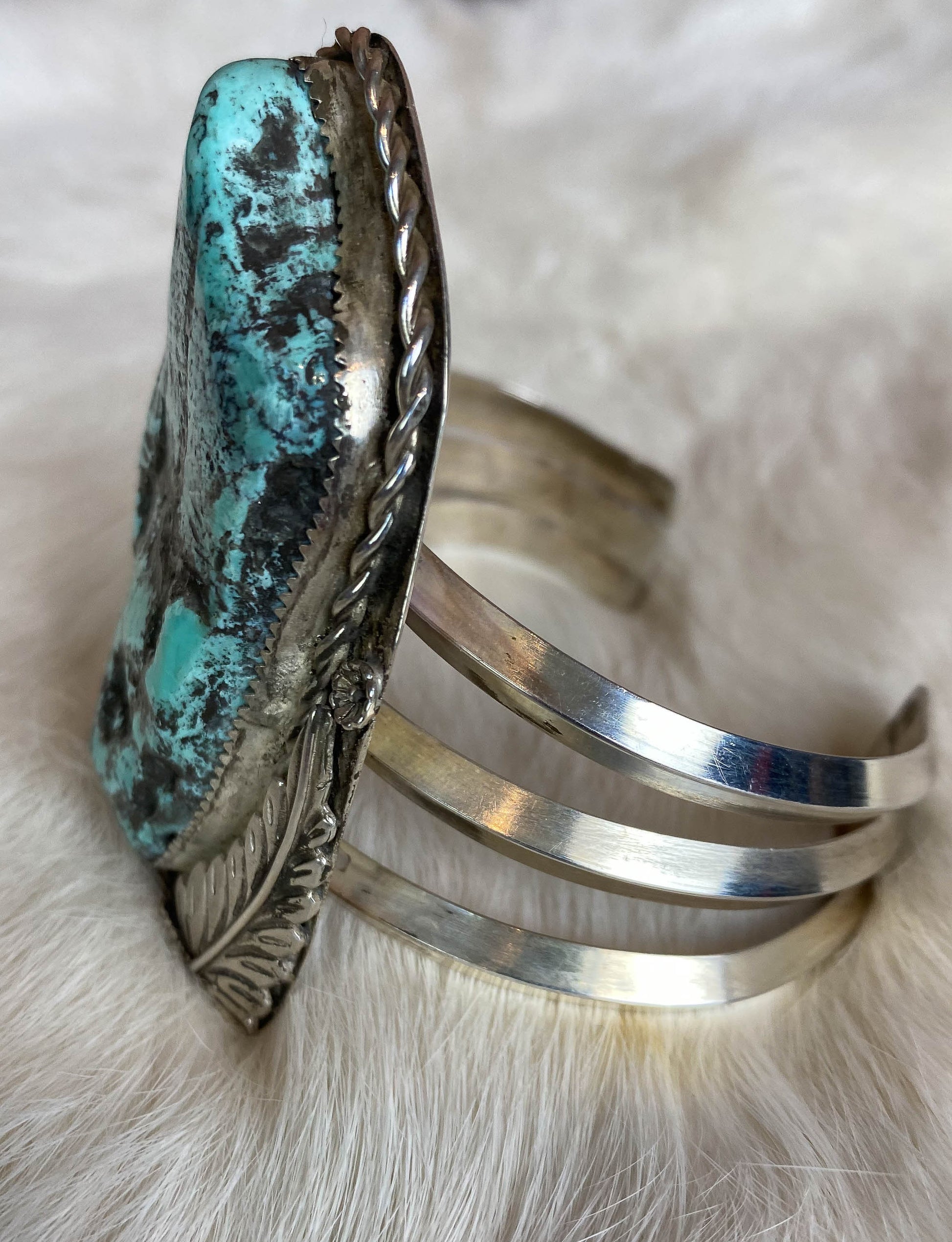 Vintage 70's Navajo Turquoise Cuff Bracelet Carico Lake Sterling Silver Stamped J&B Engraved Feather