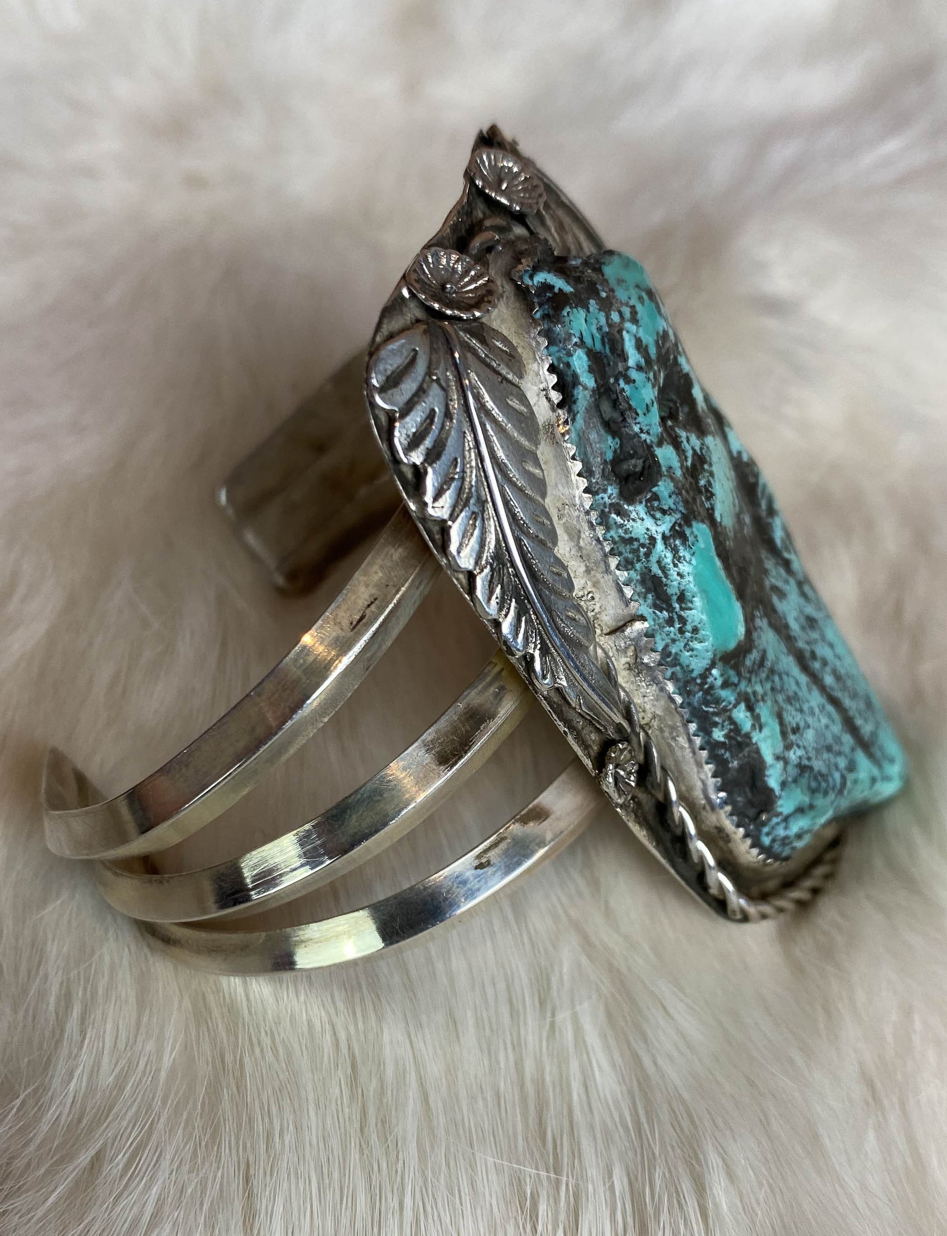 Vintage 70's Navajo Turquoise Cuff Bracelet Carico Lake Sterling Silver Stamped J&B Engraved Feather