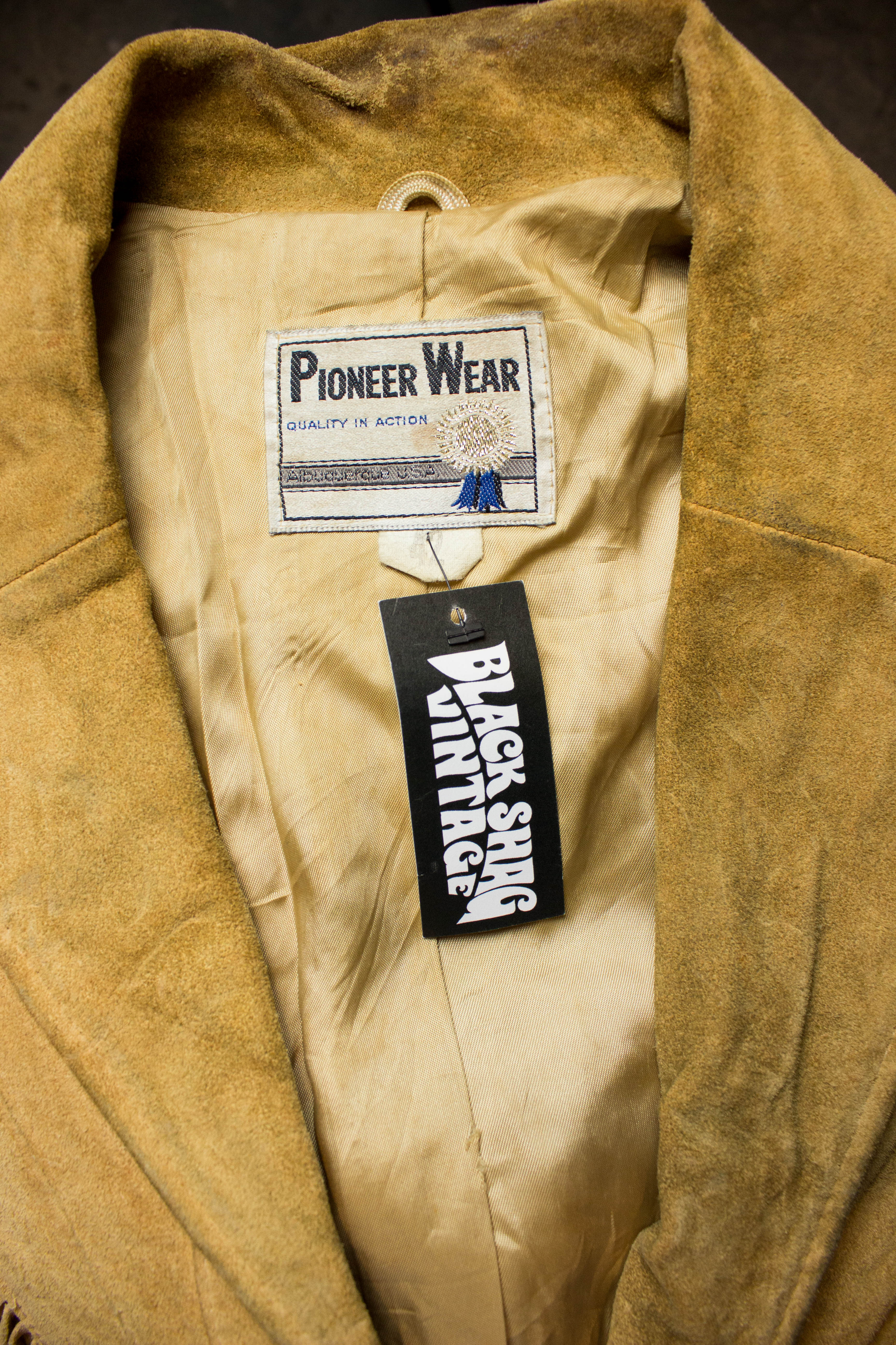 Vintage 70s Pioneer Wear Tan Suede Fringe Jacket Unisex Large