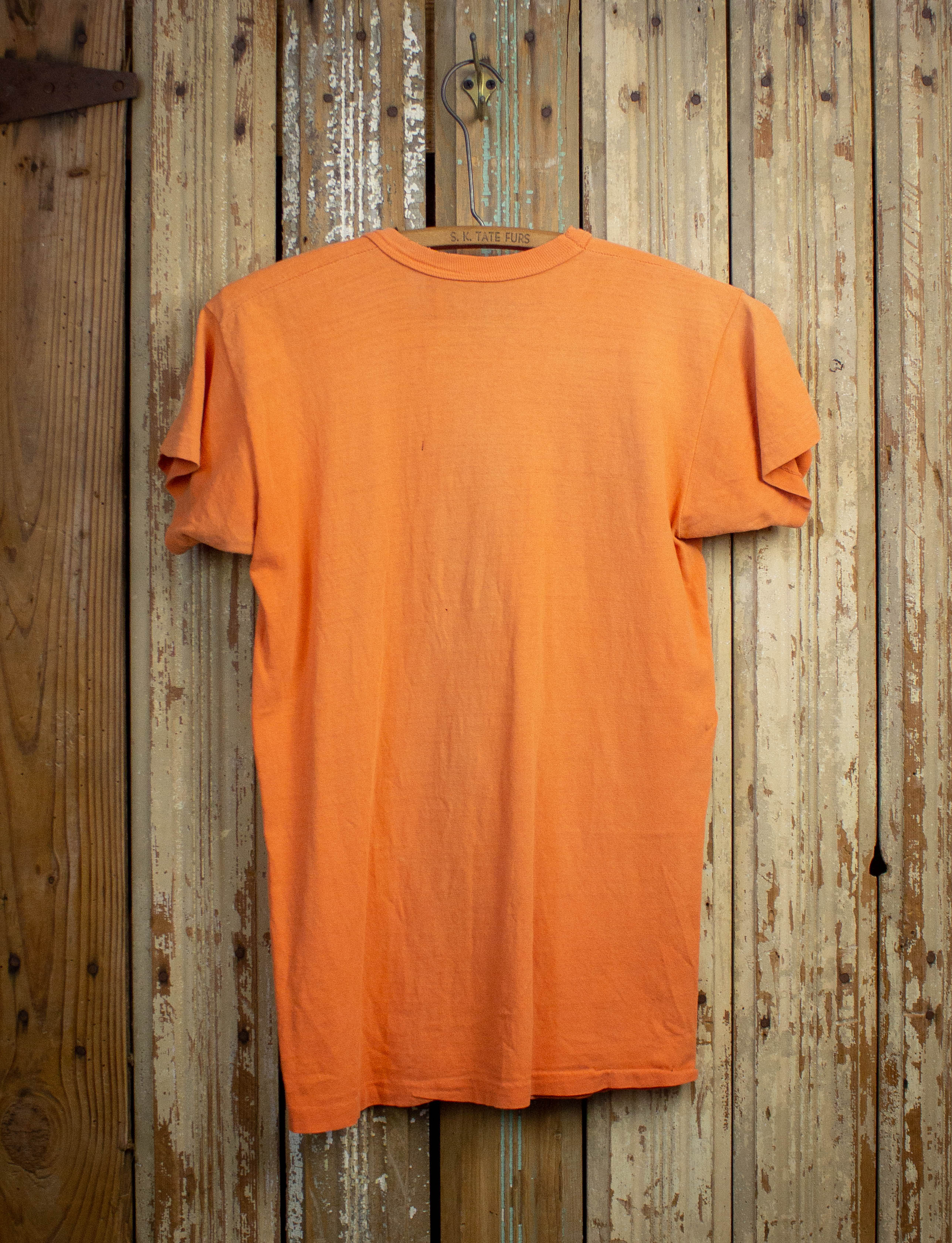 t shirt om orange