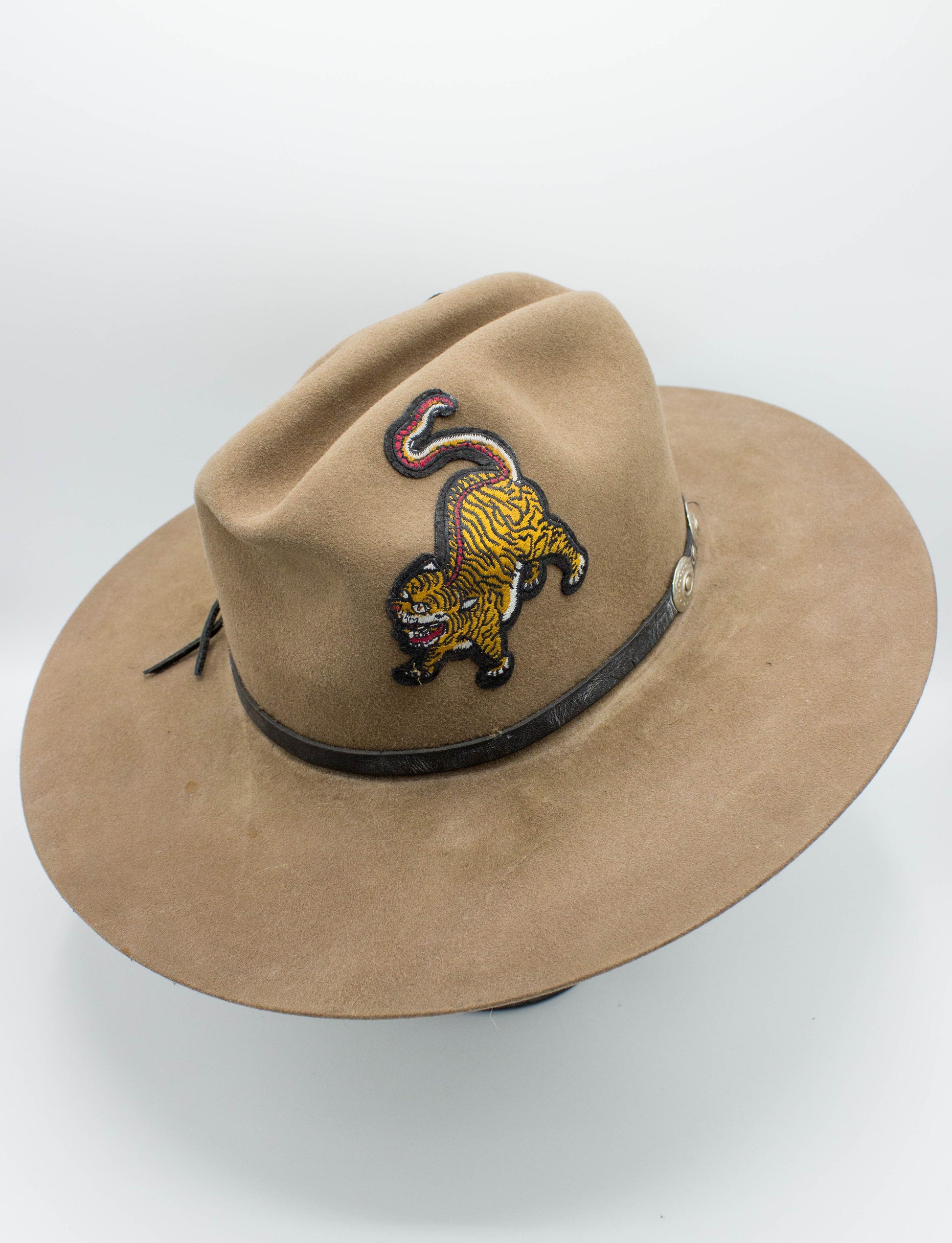 Vintage Justin B.S.V Custom Brown 8X Beaver Cowboy Hat With Tiger Patches Size 6 7/8
