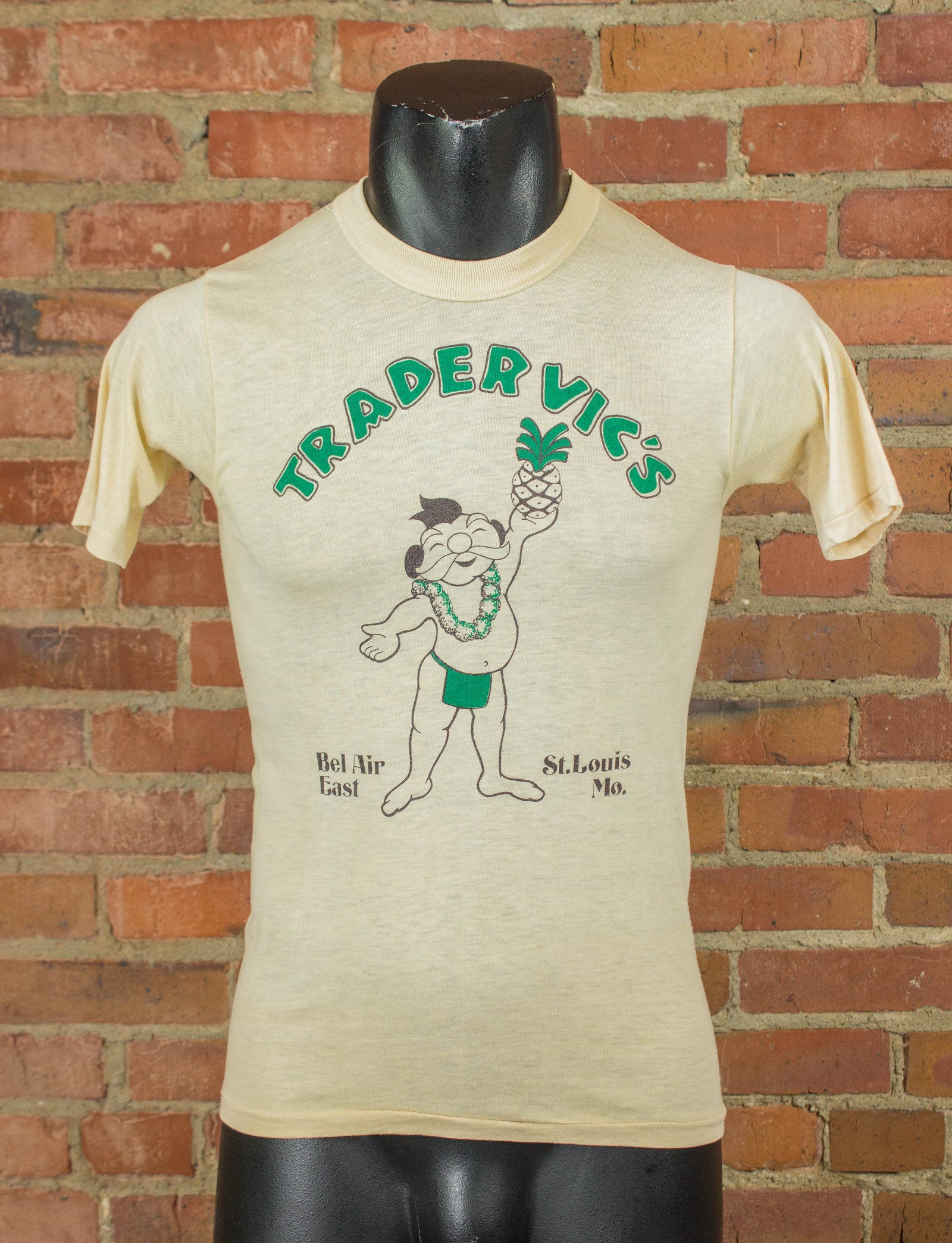 Vintage 70s Trader Vic's Restaurant Graphic T Shirt Beige XS