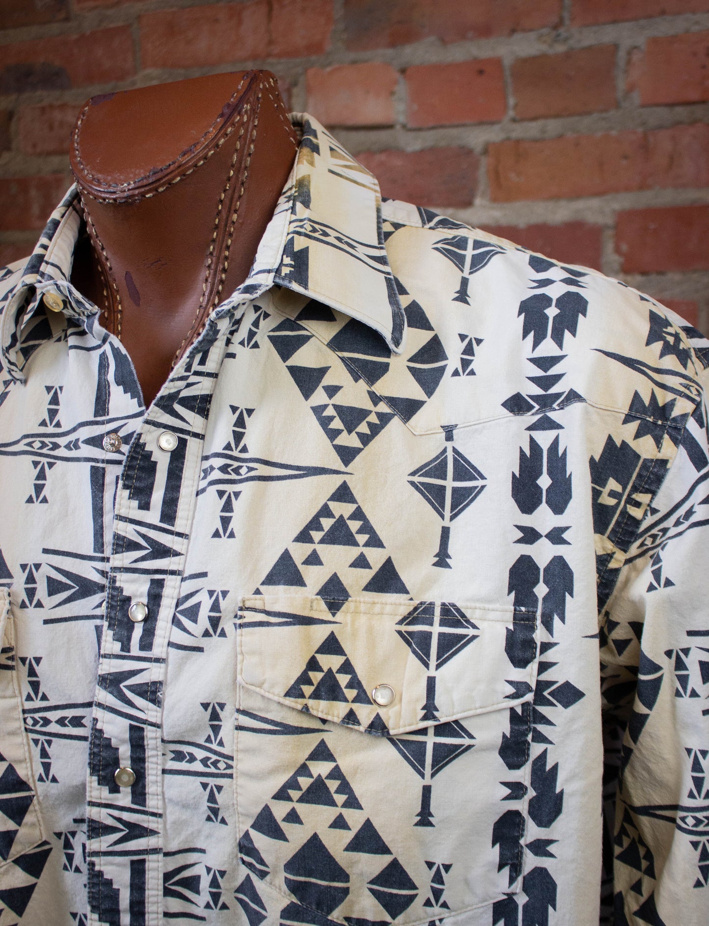 Vintage Wrangler Aztec Pattern Pearl Snap Button Up Western Shirt White and Blue XL