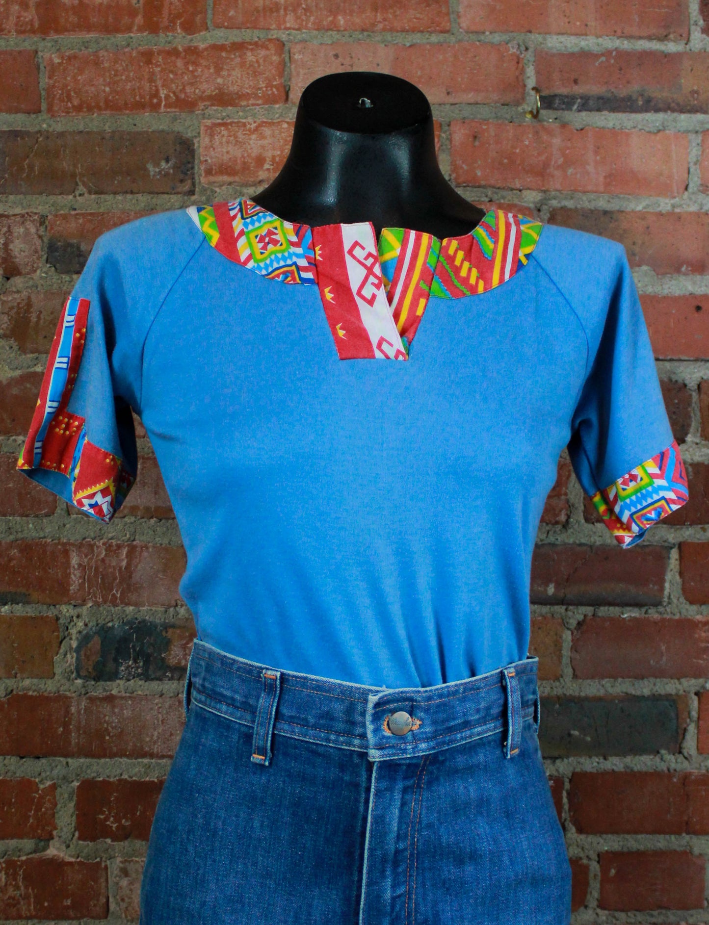 Women's Vintage 70's Geometric Graphic T Shirt Blue Rainbow Blouse Small